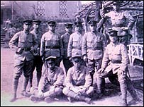 Hình cựu binh Nhật Masao Hirakubo- ngoài cùng bên phải- và đồng ngũ