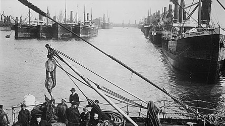 Llongau yn nociau Caerdydd ar ddechrau'r 20fed ganrif