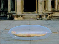 Detalhe da cápsula de Mariko Mori