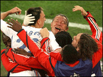 Ribery comemora o primeiro gol da França