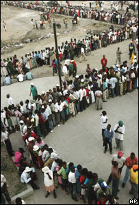 Fila de votação em Porto Príncipe