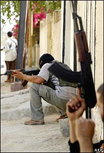 بدھ کے روز جنگجو پوزیشنز لیتے ہوئے 