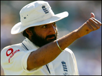 Monty Panesar out in Perth for the Ashes