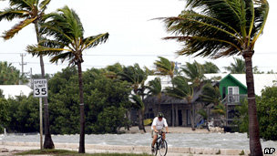 Ventos fortes atingem Key West, na Flórida (foto: AP)