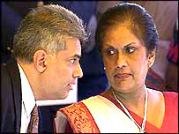 PM Wickramasinghe (R) and President Kumaratunga were bitter rivals in 2002