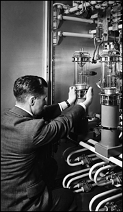 Clevedon Transmitting Station : Changing A Water-Cooled Valve In The Transmitter: 1939