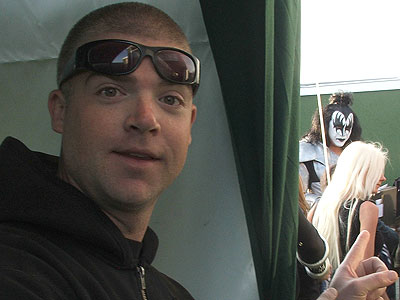 Mike spies on Dan's Kiss interview