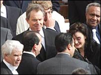 تونی بلر و همسرش در مراسم تدفين پاپ 