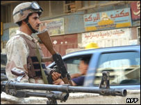 बग़दाद के सद्र सिटी में सुरक्षा कर्मी