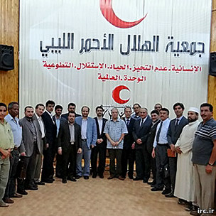 تصویری که وبسایت هلال احمر ایران از دیدار امدادگران این کشور از لیبی منتشر کرده است