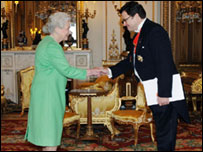 Mbretërisha Elizabet e Dytë dhe ambasadori i Shqipërisë, Zef Mazi