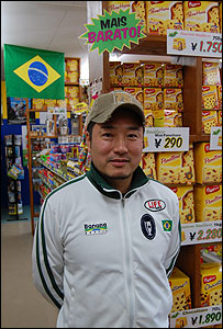 Comerciante Luís Isima Júnior. Fotos: Karina Almeida