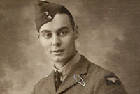 Elias Jones yn ei lifrai, 1941