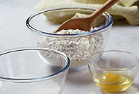 Bowlen o flawd a wyau