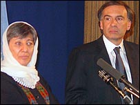 سيما سمر به همراه ژان آرنو نماينده سازمان ملل متحد در کابل