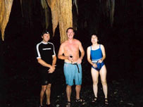 Du khách thám hiểm hang Phượng Hoàng ở Bắc Cạn