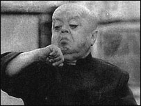 اسدالله يکتا در نقش مامور جهنم