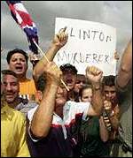 Protesty Kubánců na Floridě proti prezidentu Clintonovi