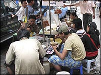 Trên đường phố Rangoon