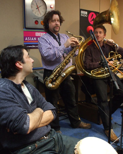 Thierry Deneux (djembe), Andy Williamson (saxophone), Graham Hughes (Sousaphone) 