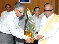 India's National Security Advisor M.K.Narayanan meeting Thamilnadu Chief Minister at an earlier occasion