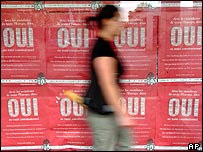 Fransa'da evet kampanyasını gösteren afişler