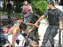 پس از کشتار مسلمانان در جنوب تايلند، انتقادهای شديدی از مقامات تايلندی به عمل آمد