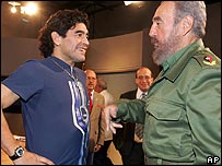 Maradona e Fidel se encontram em Havana, em imagem divulgada pelo governo cubano