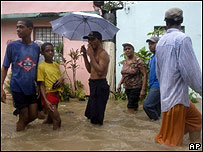 Inundações provocadas pelo furacão Noel na República Dominicana