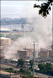 دود بر فراز شهر حيفا