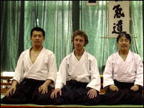 Hoàng Việt Hùng và môn sinh Aikido người Nhật và người Ba Lan