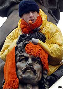 Một người trong đoàn biểu tình ở Ukraina