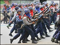 Rangun'daki Birmanya askerleri