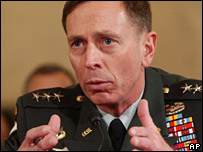 O general-de-divisão David Petraeus, aprovado para o posto de comandante das forças americanas no Iraque