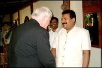 यूरोपीय संघ के विशेष दूत क्रिस पैटन