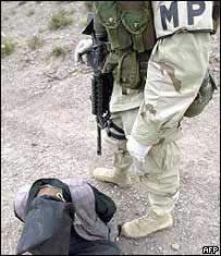 Prisioneiro detido no Afeganistão pelos EUA