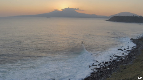 北方四岛中的国后岛（库纳施尔岛资料照片）