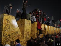 Partying around the Newborn monument