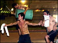 Protestos contra congelamento das contas bancárias