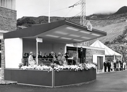 Agoriad swyddogol Awst 10, 1963.