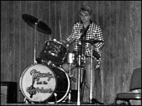 Woman drumming 203