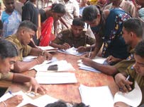 Tamil people applying for the police in northern Sri Lanka (file photo)