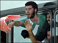 يکی از زندانيانی که از زندان ابوغريب آزاد شده است