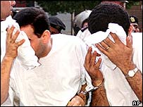 Homens acusados de serem gays no Egito