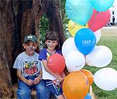 Rhian ac Owain o Nebo, Caernarfon, yn mwynhau'r Eisteddfod