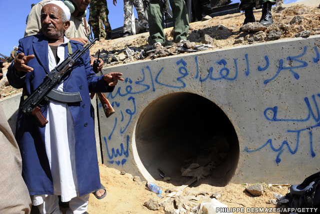معترضان مخالف دولت در بحرین در روز ۱۴ مارس ۲۰۱۱ در منامه