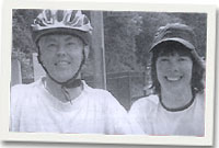 Malcolm a Alwena ar ei beics