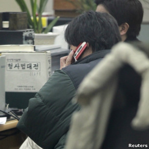 刘某在韩国警察局（08/01/2012）