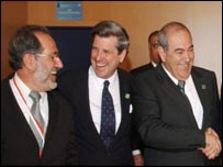 पॉल ब्रेमर इराक़ी नेताओं के साथ