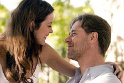 Marion Cotillard with Russell Crowe in 'A Good Year'